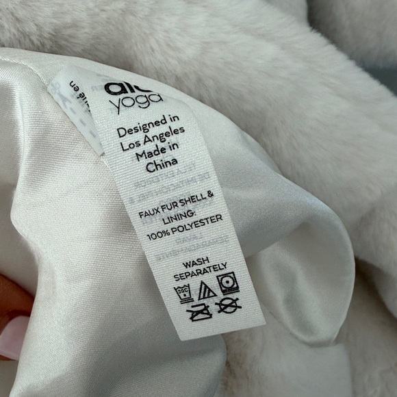 Alo- Oversized Faux Fur White Women's Trench - Picture 8 of 9